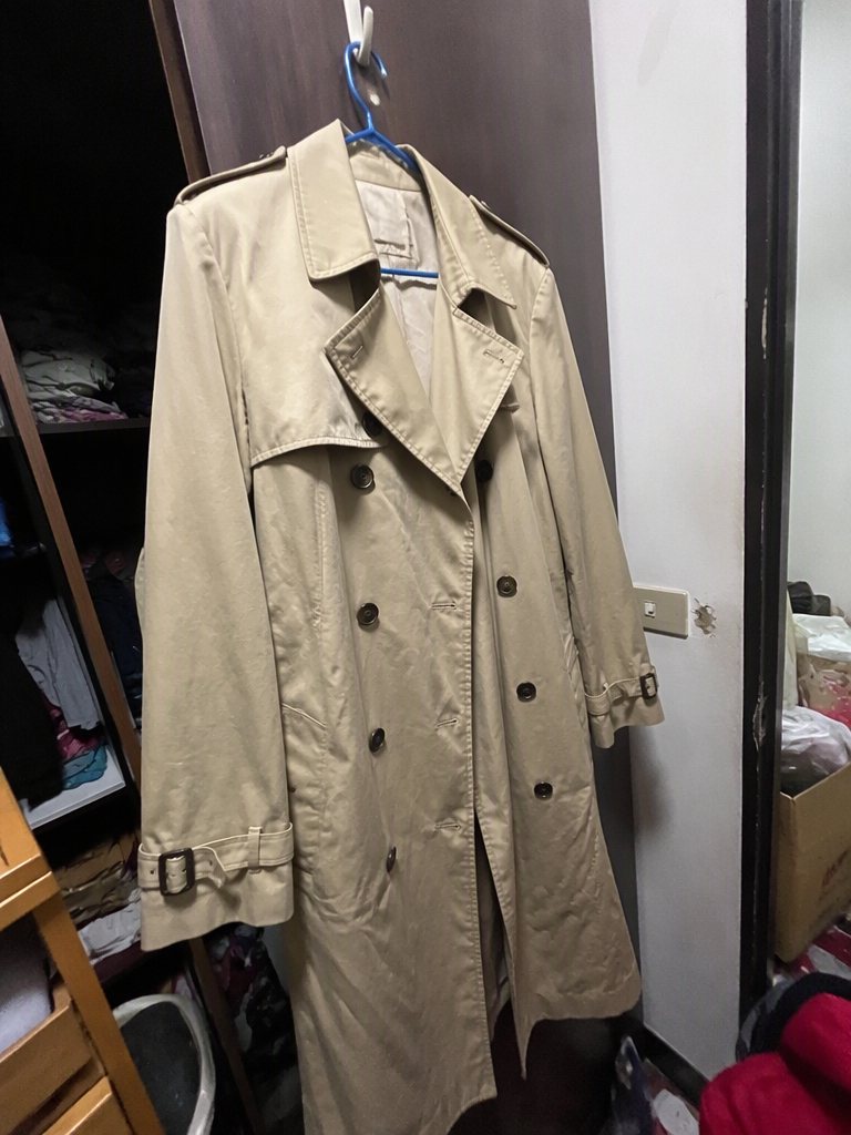 某女装店 · 风衣模特图 原始素材：服饰鞋包